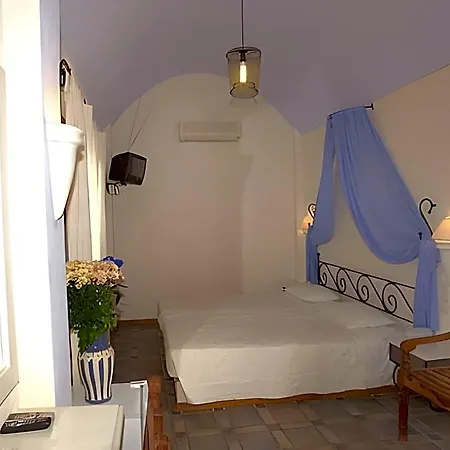 Atlantis 3* Perissa (Santorini)