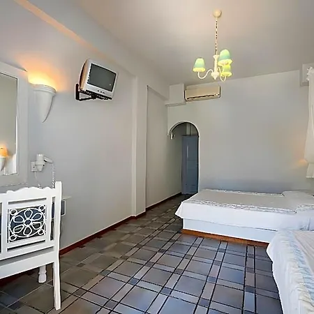 Atlantis Hotel 3*